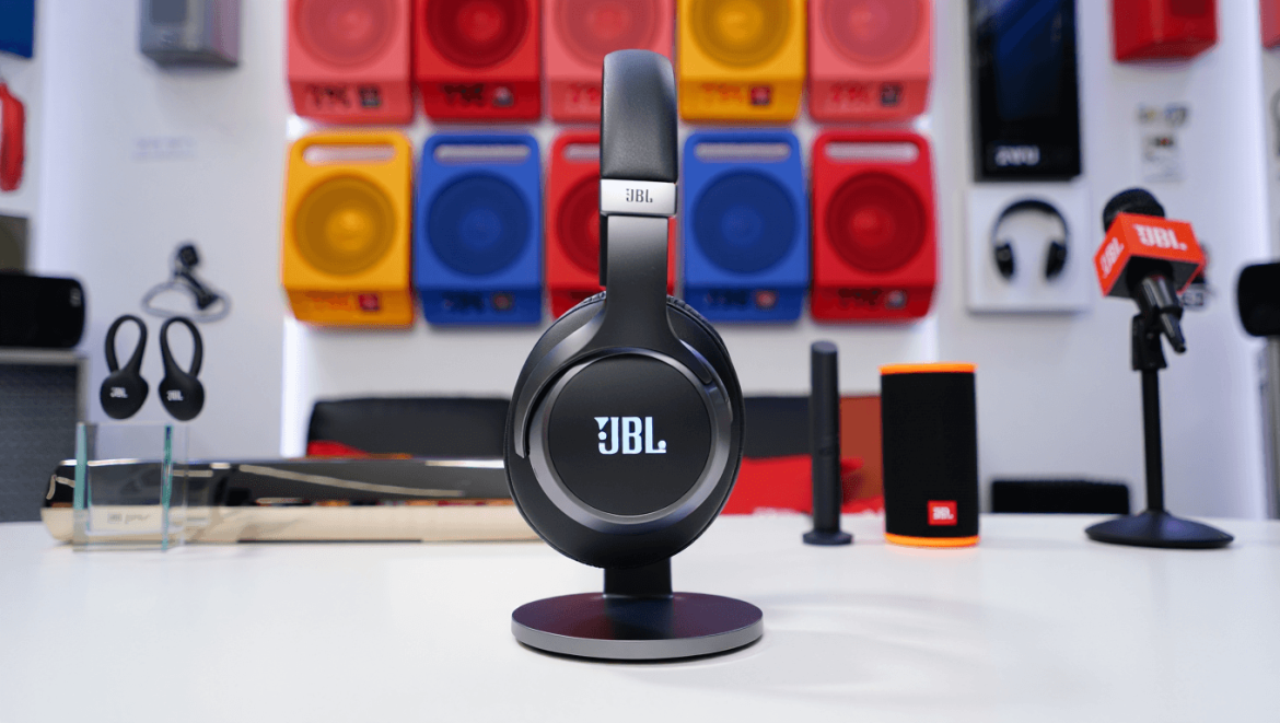 
        JBL dévoile ses nouveautés audio 2026, dont des casques premium mais abordables
    