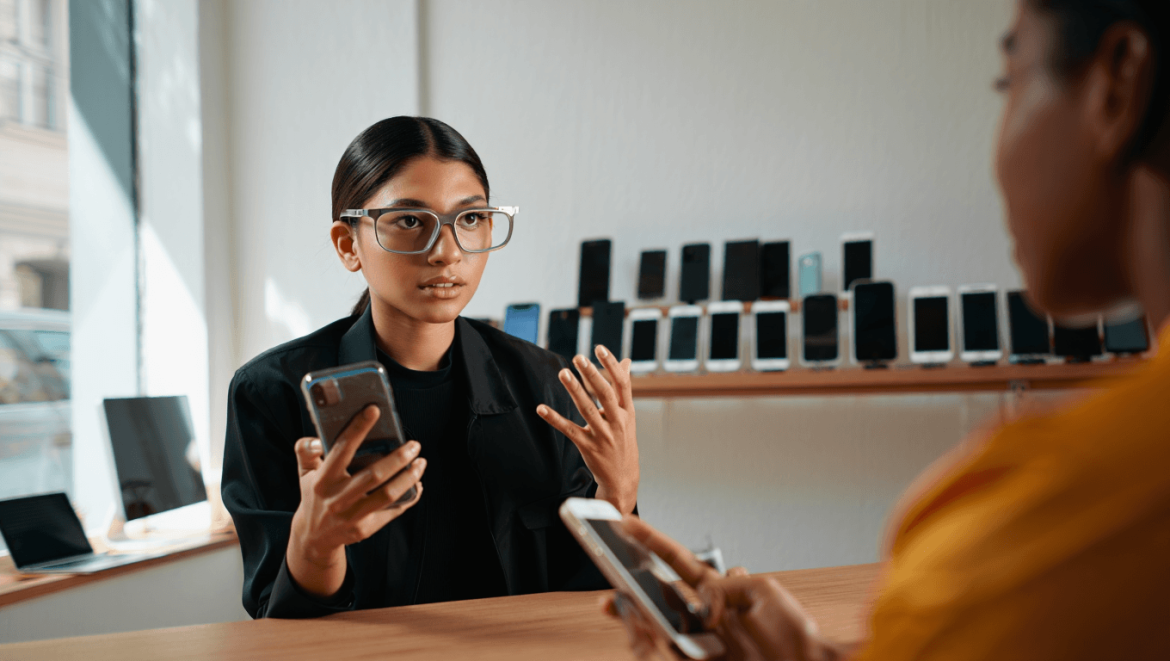 
        Des lunettes connectées françaises et abordables : Save veut démocratiser le format
    