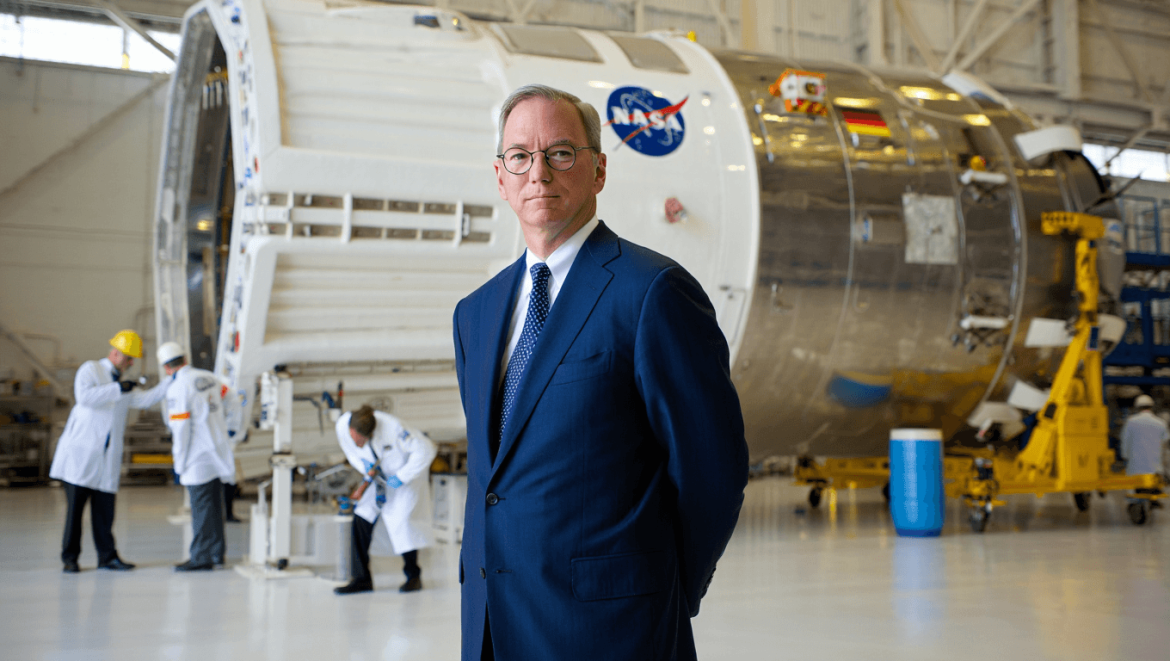 
        Mars : la NASA choisit l’ancien patron de Google pour préparer l’arrivée des humains à des dizaines de millions de kilomètres de la Terre
    