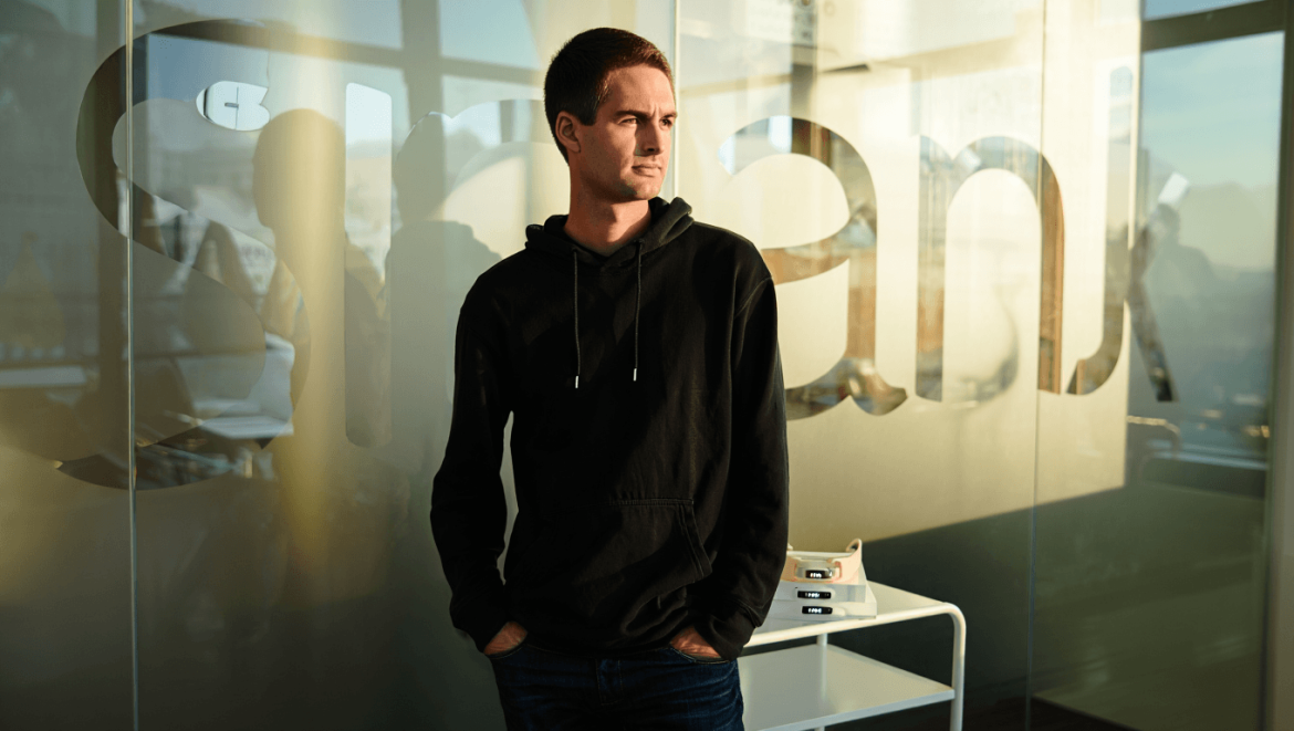 
        C’est l’un des lancements les plus décevants de la décennie : Snap dévoile ses lunettes de réalité augmentée et fait un flop en Bourse, l’action s’effondre en direct
    